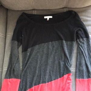 A thin long sleeve shirt